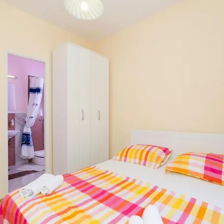 & Tapera- Comfort One-bedroom With Terrace And Garden View דירה *