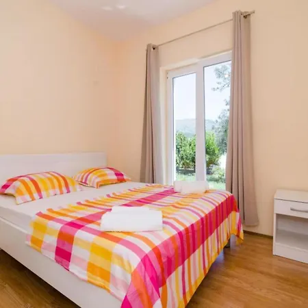 Appartamento & Tapera- Comfort One-bedroom With Terrace And Garden View