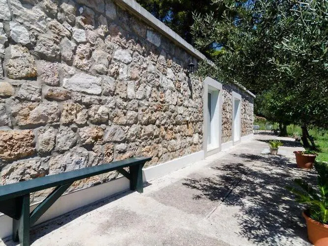 & Tapera- Comfort One-bedroom With Terrace And Garden View *