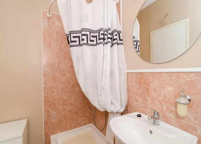 Apartman & Tapera- Comfort One-bedroom With Terrace And Garden View *