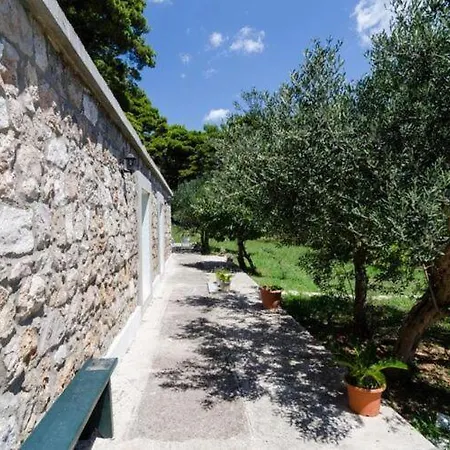 & Tapera- Comfort One-bedroom With Terrace And Garden View * Dubrovnik